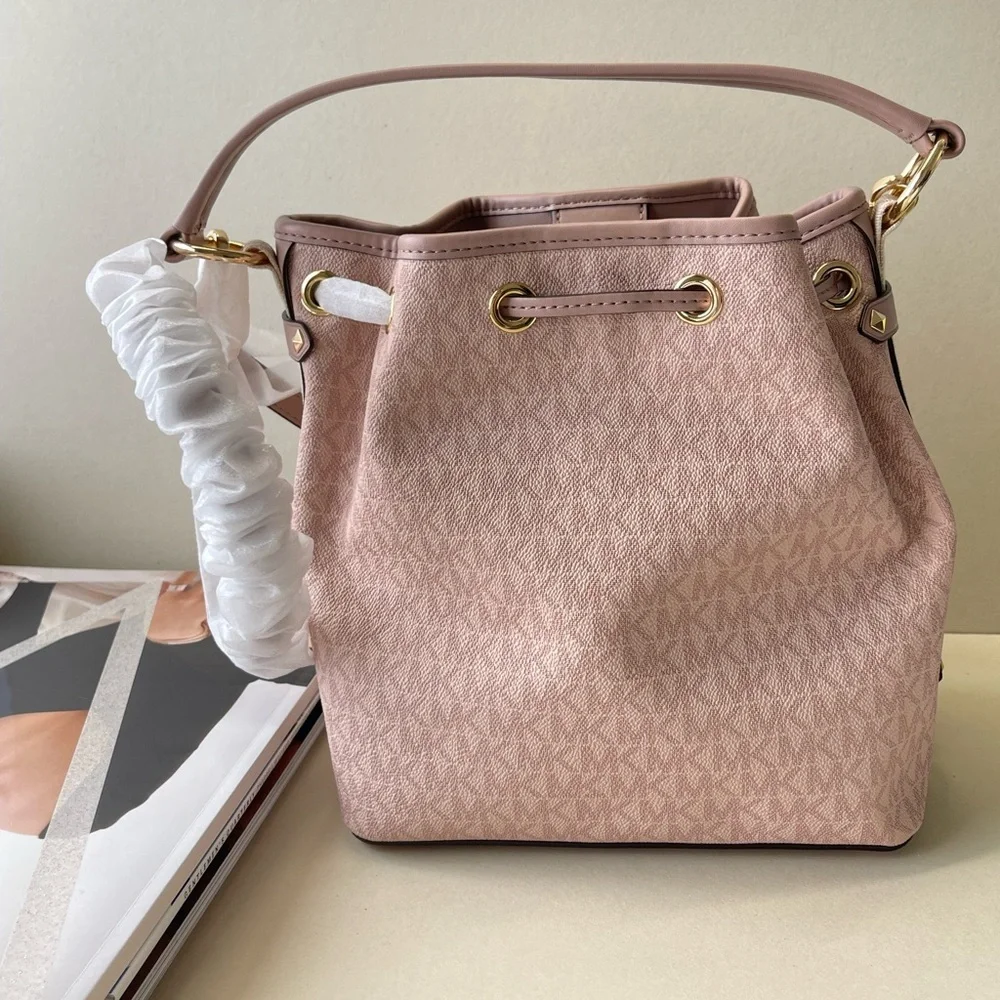 (new+tag) Michael Kors Maeve medium bucket messenger signature monogram pink